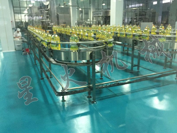 食用油灌裝生產線現場圖