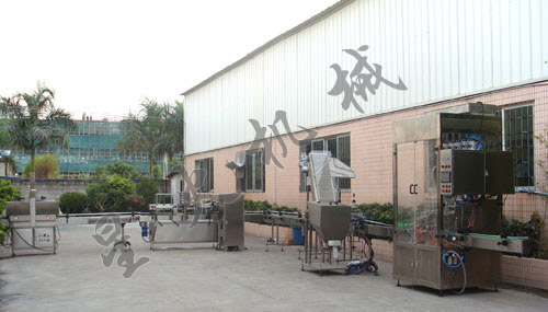 與安琪酵母股份有限公司牽手合作，設計制造自動膏體灌裝生產線