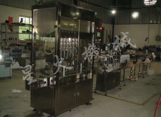 自流式灌裝旋蓋噴碼貼標收縮線